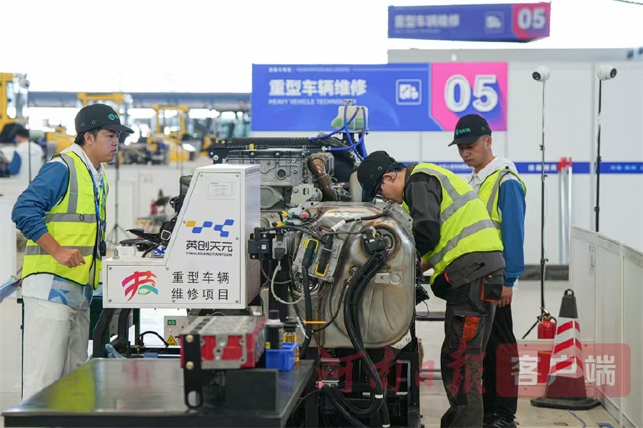河南日报头版重磅报道｜郑州航空港：办好一场赛、提升一座城用“技能之光”照亮崛起之路(图23)