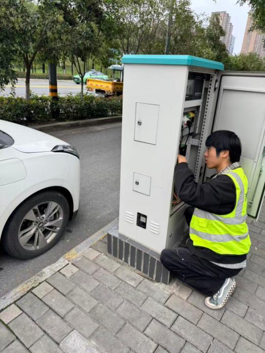 西安公安交警全面焕新交通设施护航国庆平安畅行(图4)