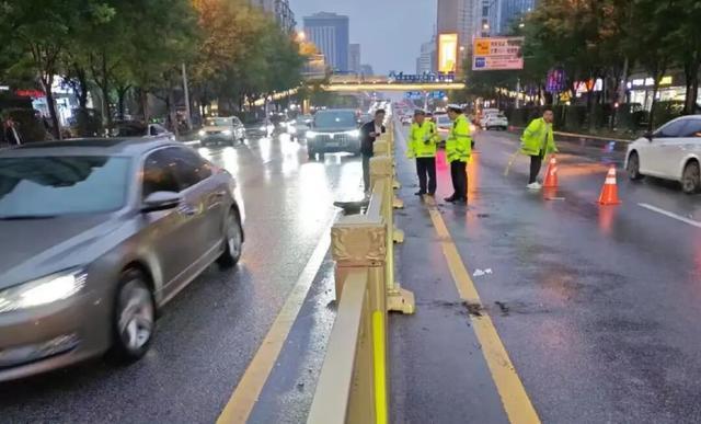 西安公安交警全面焕新交通设施护航国庆平安