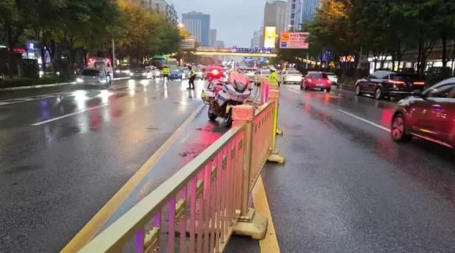 西安公安交警全面焕新交通设施护航国庆平安畅行(图3)