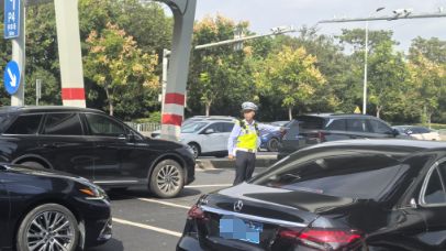 【国庆中秋我在岗】国庆中秋进行时青浦交警