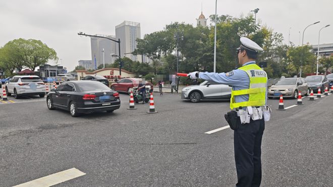 【国庆中秋我在岗】国庆中秋进行时青浦交警守护您的每一程(图2)