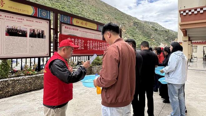 【康巴党旗红·有事找党员】让党旗高高飘扬在服务群众一线(图17)
