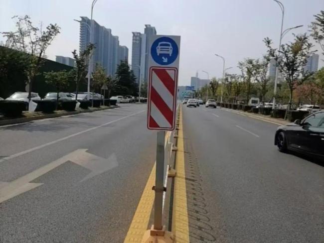 武汉市民连续发现交通标志牌“左右不分”交管部门：全区排查！(图2)