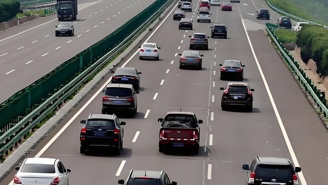 阿拉伯有一条交规和传统思路大不一样却有效解决了龟速车问题(图3)