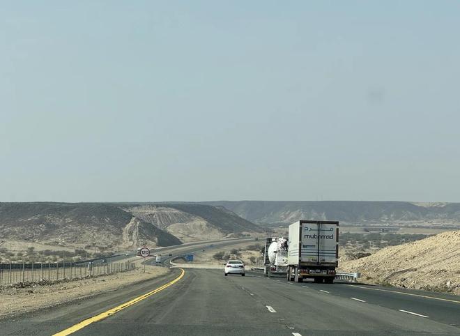 阿拉伯有一条交规和传统思路大不一样却有效解决了龟速车问题(图2)