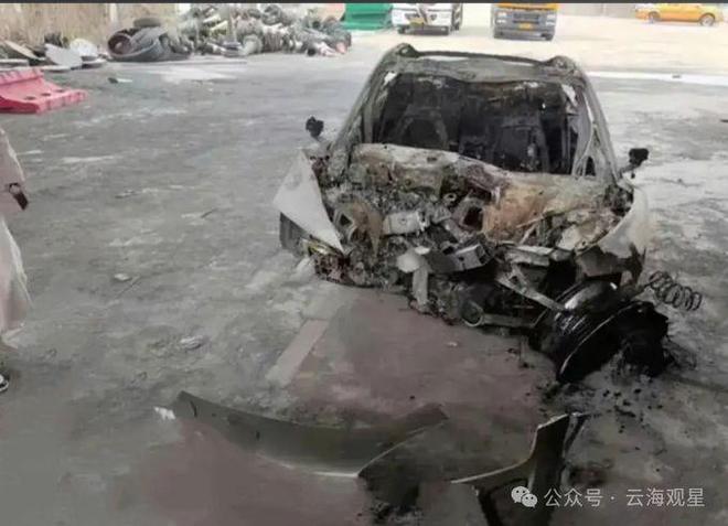 突发!小米汽车失控起火成都小米SU7自燃雷军天塌了(图2)