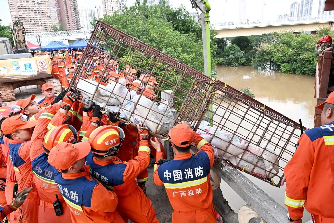 南宁抗洪:以非常之力护寻常烟火(图3)