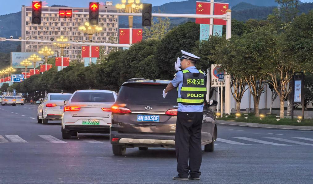 双节期间客流量、车流量猛增看怀化如何交出交通安保答卷(图3)