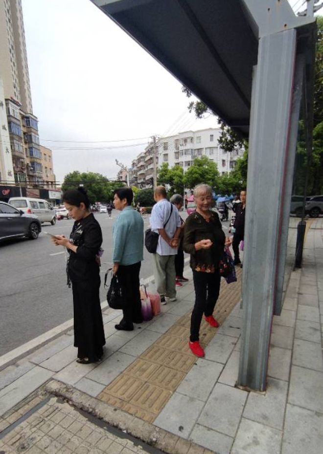 黄陂公交为人民服务的意识还是太弱了(图2)