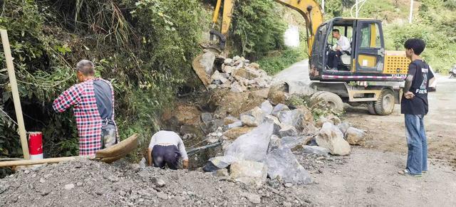S307金沙县西洛水库至滥坝路面改善提升工程建设紧张有序(图3)
