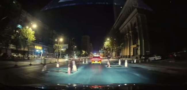 辽宁沈阳一路段出现大量路障网友热议“跑跑