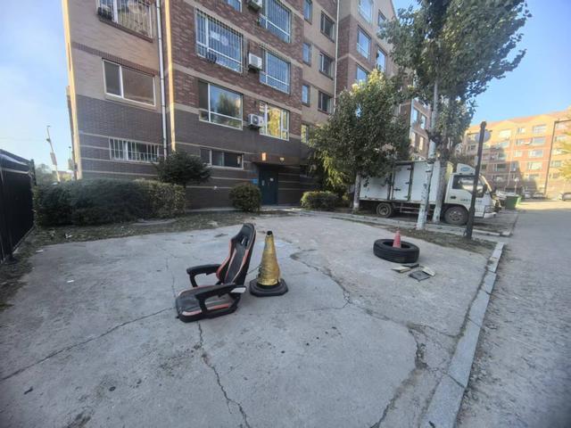 黑龙江大庆这个小区车位基本靠“抢”!物业:难以根治(图4)