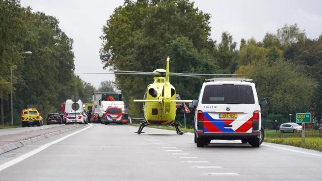 【荷兰】荷兰公路发生涉及多辆汽车的交通事