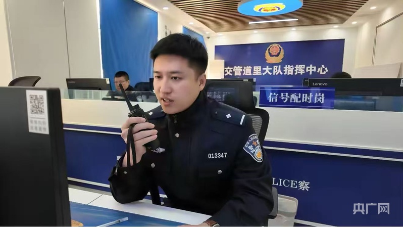 哈尔滨：“僵尸车”占道？快打一个电话交管