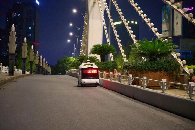 29万公里的无人环卫“德清样本”！云创智行“车路云一体化”首批试点城市的城市清洁革命(图1)