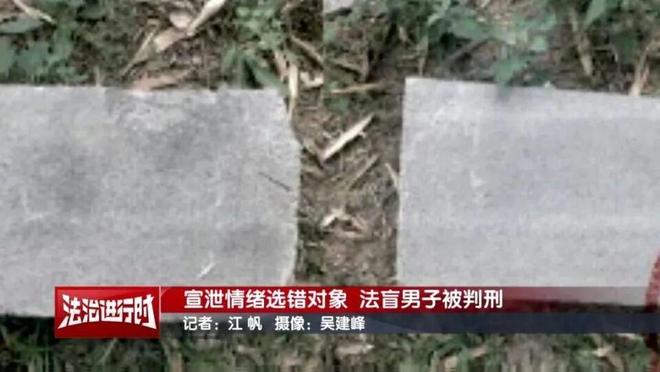 男子连续深夜搬大石头放北京一马路中间致两起交通事故！竟说“好玩”…(图1)