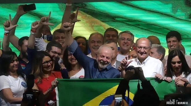 里约扫毒行动：2500警力直升机围剿黑帮主谋却已逃逸(图4)