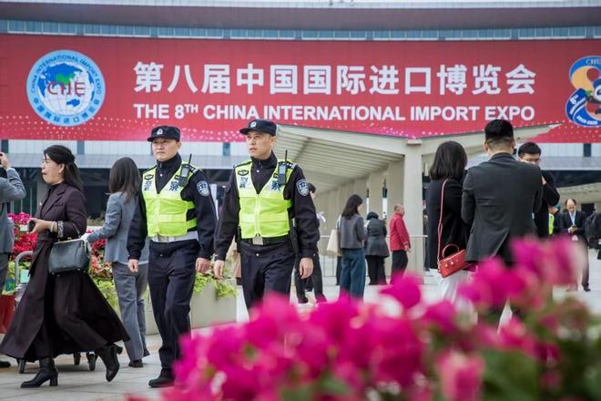 【进博时刻】他们全天候护航进博