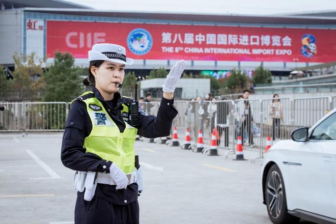 【进博时刻】他们全天候护航进博(图2)