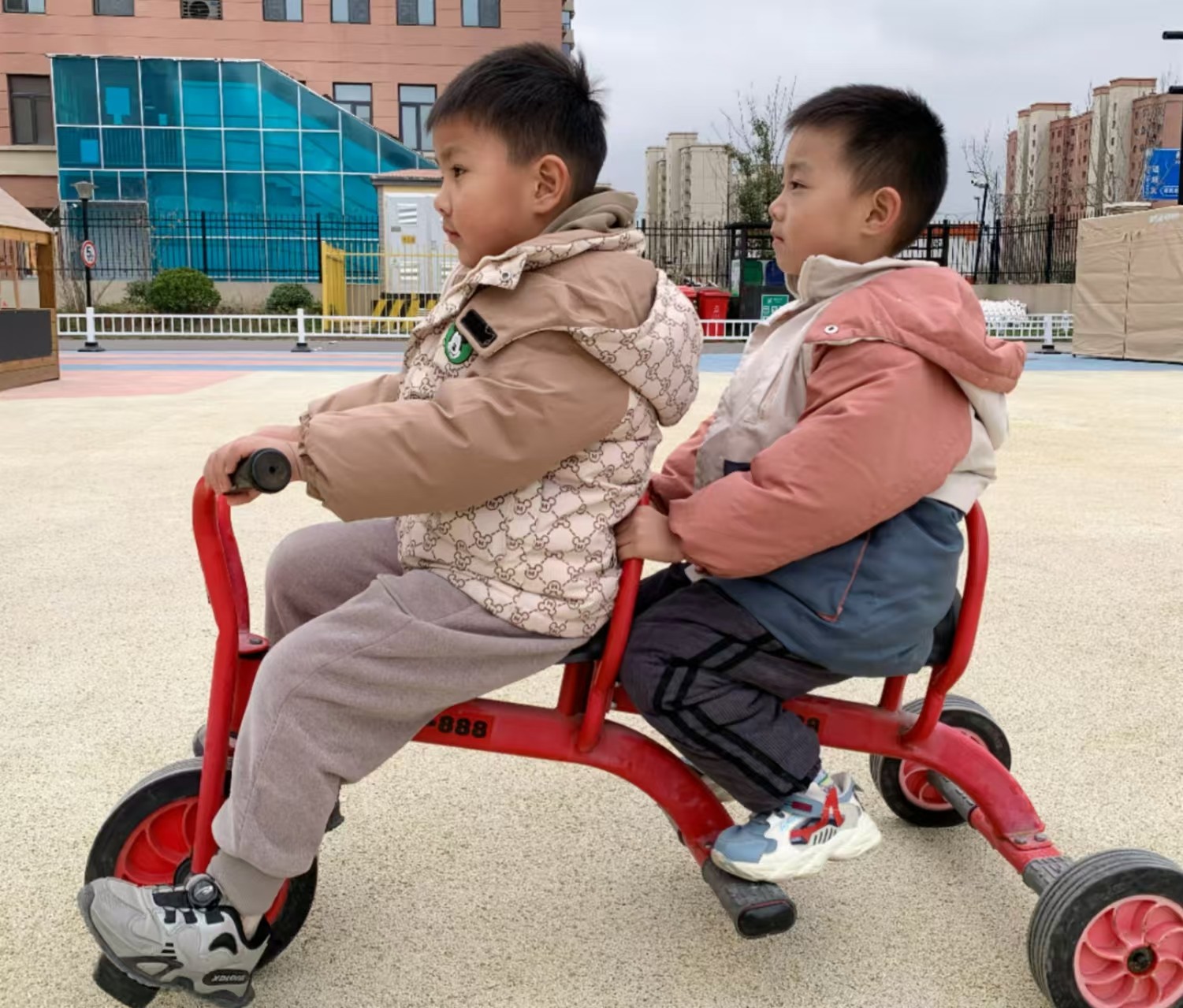 济南高新区玺悦幼教集团（空港园）开展“文明交通安全相伴”主题活动(图4)