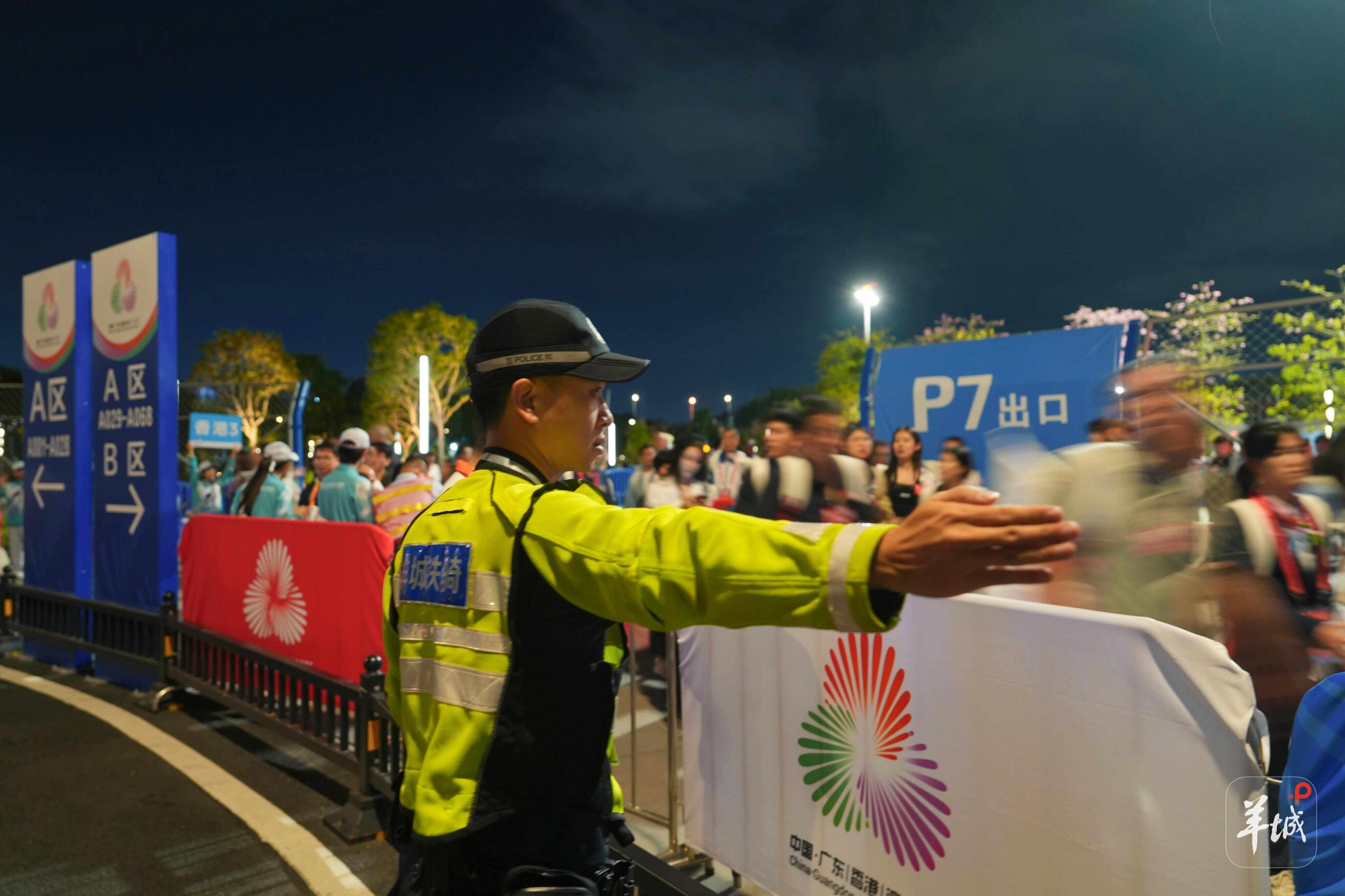 AI眼镜查验、科学精准布防！揭秘广州交警