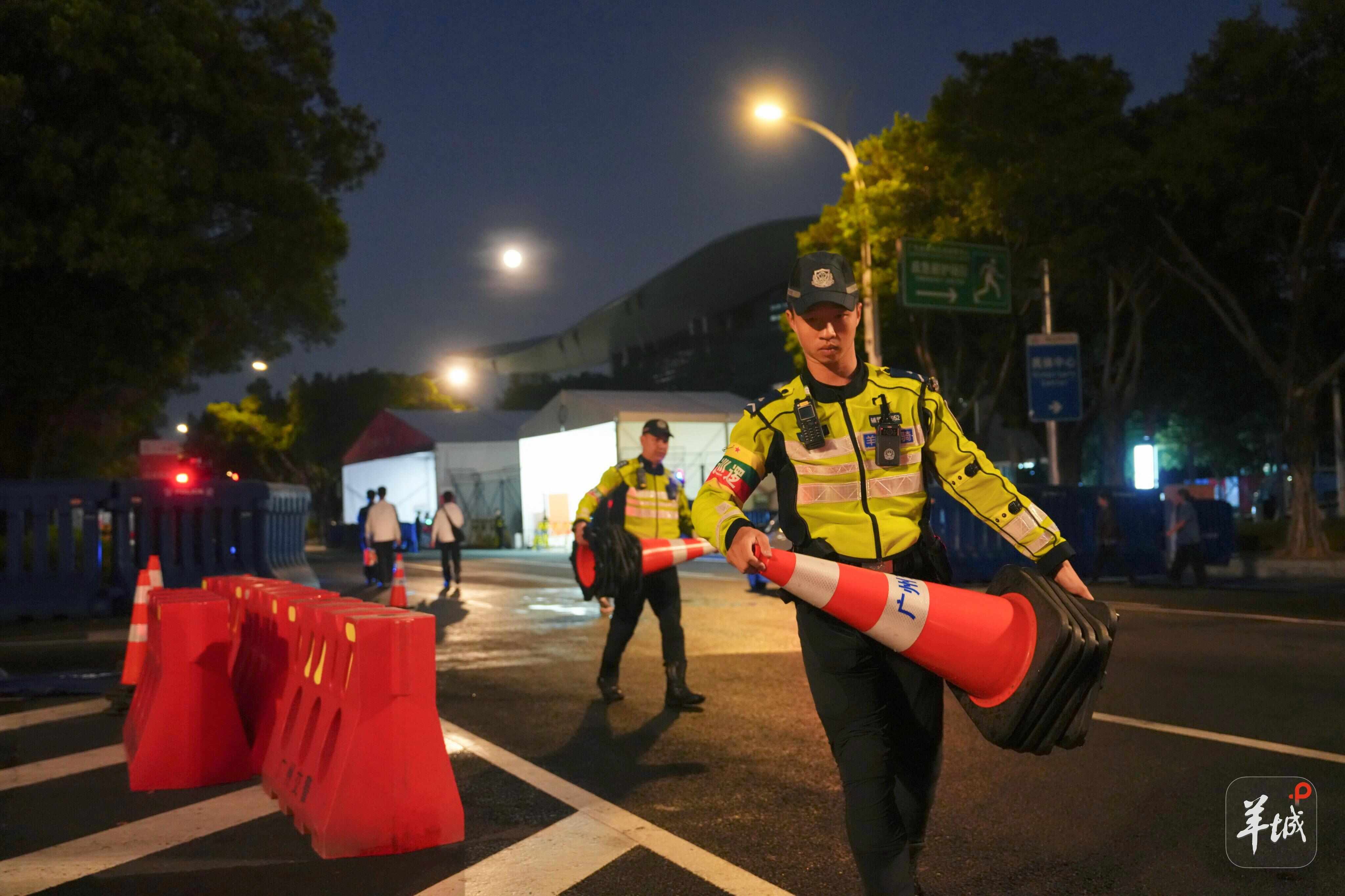 AI眼镜查验、科学精准布防！揭秘广州交警如何圆满护航十五运会开幕式(图3)