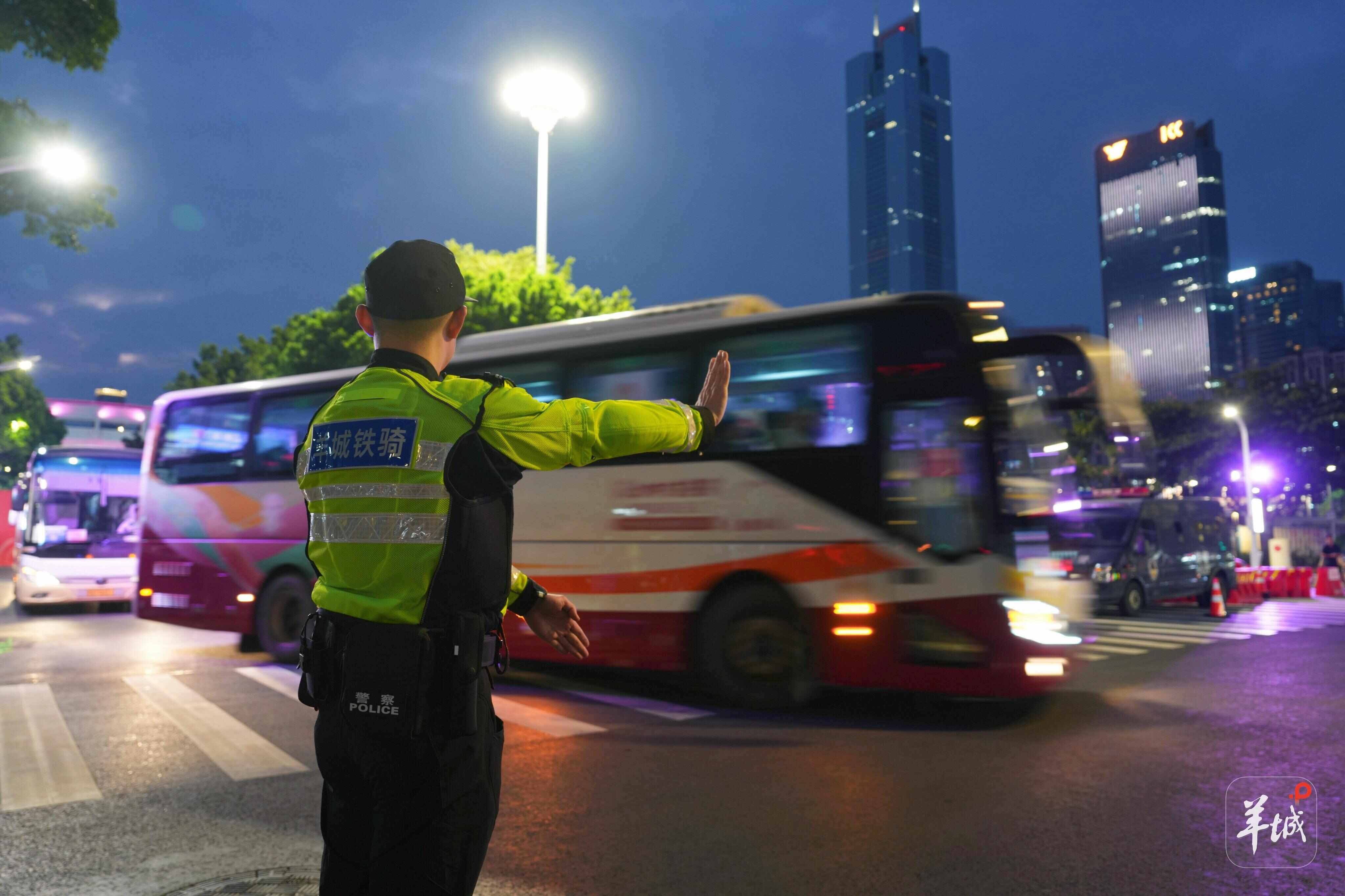 AI眼镜查验、科学精准布防！揭秘广州交警如何圆满护航十五运会开幕式(图4)