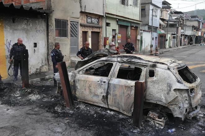 巴西最致命反毒行动：2500名警察围剿121人死亡毒贩无人机扔炸弹头号头目逃脱(图6)