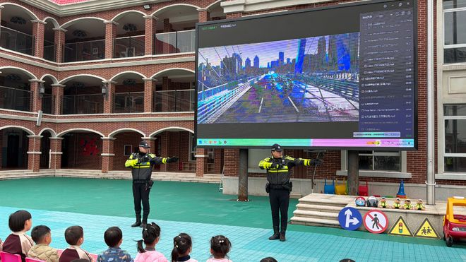 警校携手筑安全文明交通伴“童”行