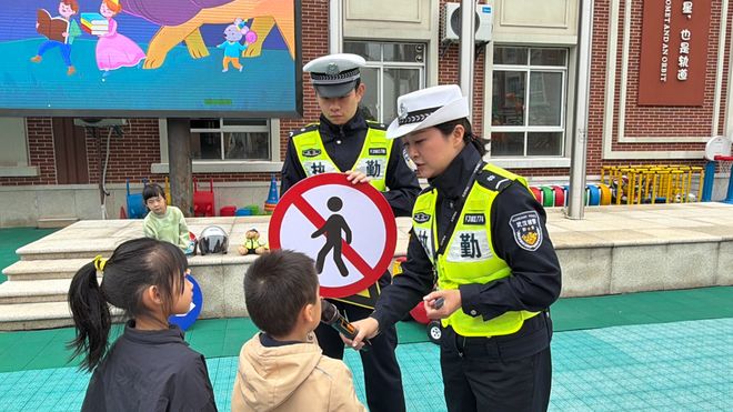 警校携手筑安全文明交通伴“童”行(图3)