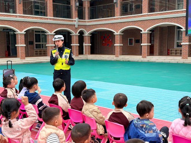警校携手筑安全文明交通伴“童”行(图2)