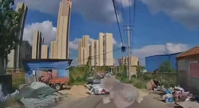 没碰到≠没责任襄阳两车无碰撞保时捷损失5