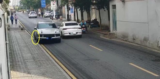 没碰到≠没责任襄阳两车无碰撞保时捷损失5000元还要担责(图3)