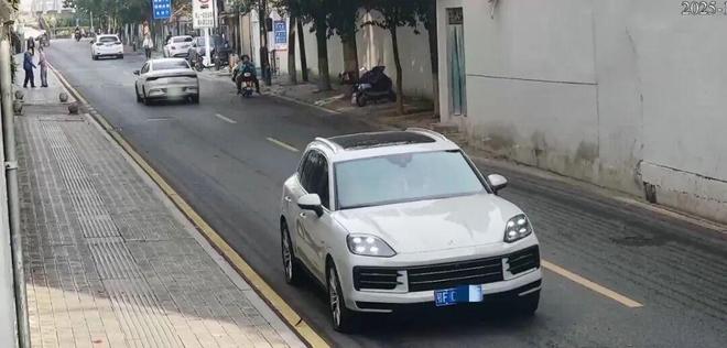 没碰到≠没责任襄阳两车无碰撞保时捷损失5000元还要担责(图6)