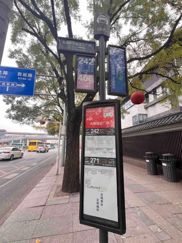 华商报大风新闻记者走访了20处地铁站和公交站：一个小台阶、一个小标识都能拦住老年人脚步(图10)