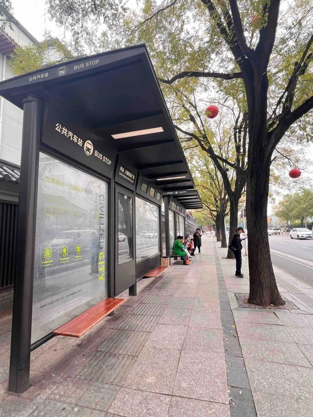 华商报大风新闻记者走访了20处地铁站和公交站：一个小台阶、一个小标识都能拦住老年人脚步(图9)