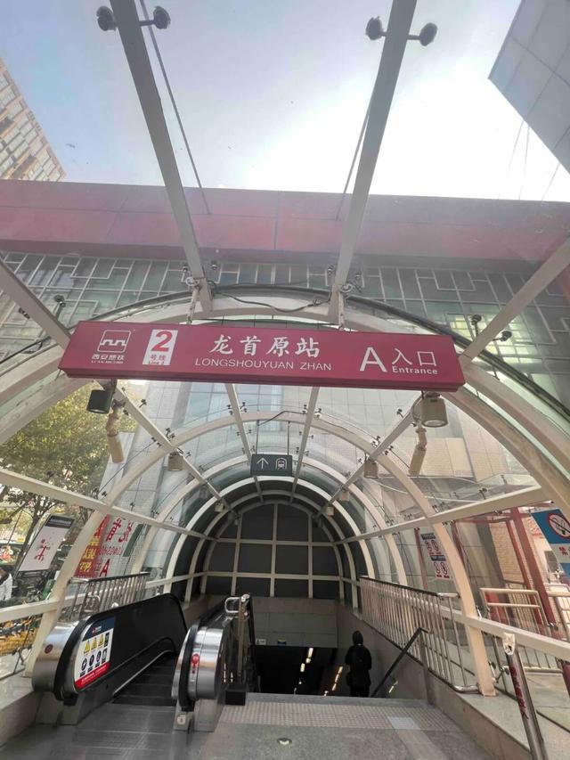 华商报大风新闻记者走访了20处地铁站和公交站：一个小台阶、一个小标识都能拦住老年人脚步(图26)