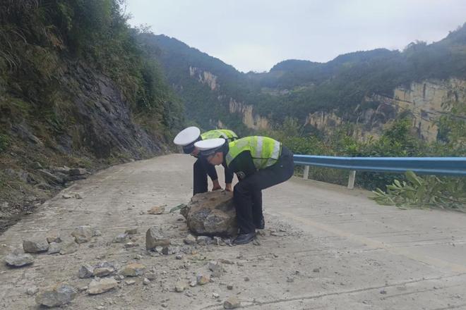【阳光下的守护】暖心警事让守护持续升温(图5)