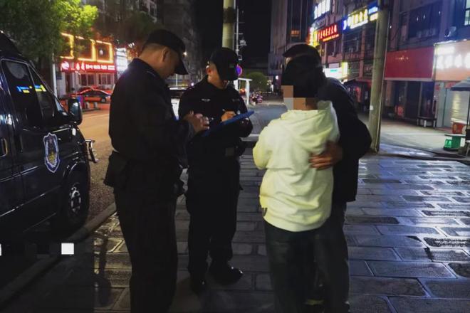 【阳光下的守护】暖心警事让守护持续升温(图2)