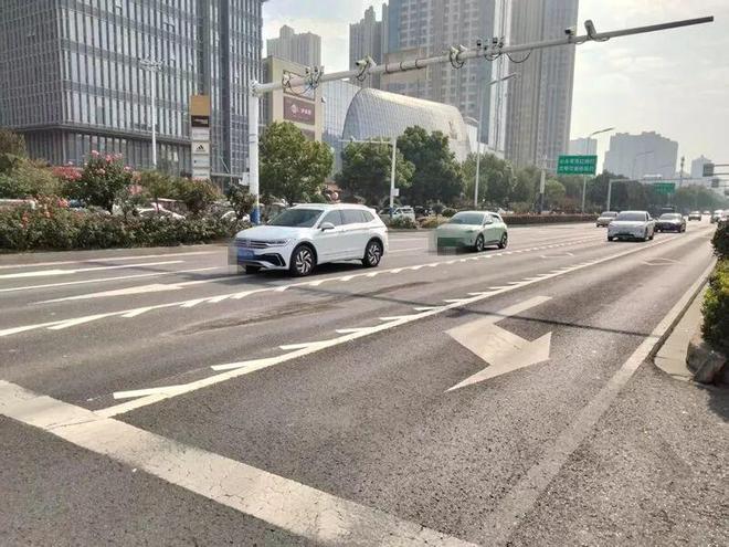 @阜阳司机颍淮大道“锯齿车道”咋走？走错