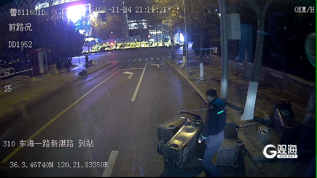 帮推车、清路障……寒风中青岛巴士这群“热心肠”的举动太暖了！(图2)