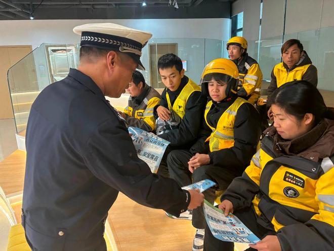 文明交通礼行天下上虞公安交警多形式宣传助力122(图2)