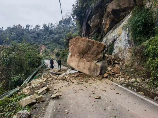 突发！宜宾一路段发生垮塌！预计断道3天