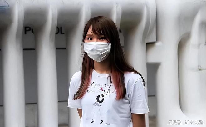 “乱港分子”周庭弃保潜逃加拿大扬言永不回国被下红色通缉(图2)