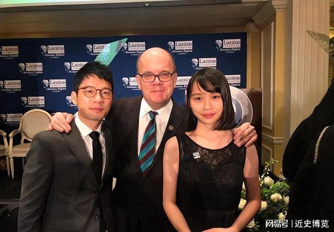 “乱港分子”周庭弃保潜逃加拿大扬言永不回国被下红色通缉(图6)