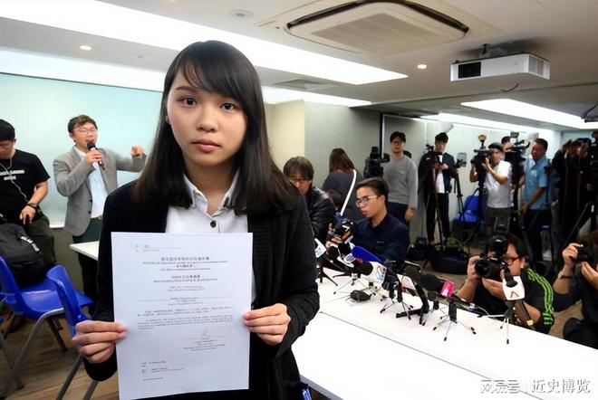 “乱港分子”周庭弃保潜逃加拿大扬言永不回国被下红色通缉(图9)