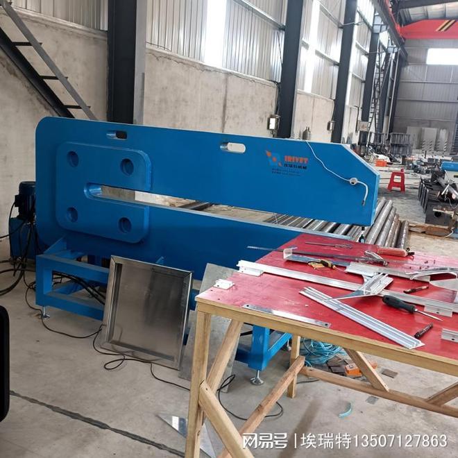 武汉埃瑞特机械制造：专注标志牌铆接机研发