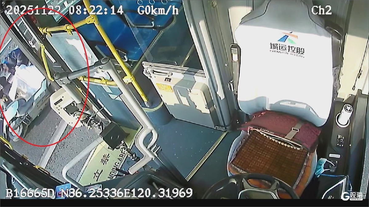 遇事上前“搭把手”青岛巴士“热心肠”获赞！(图2)