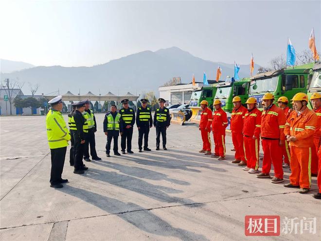 湖北保康“一路多方”以练备战全力筑牢冬季交通安全防线!(图1)